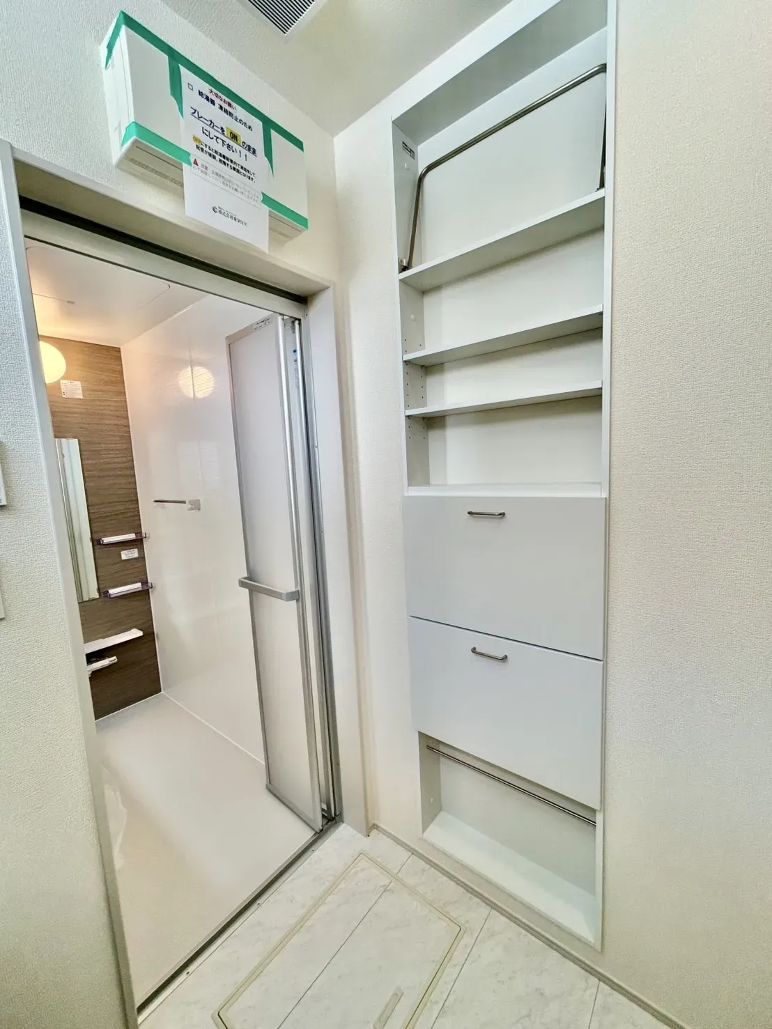 【洗面所収納】タオルなどの収納に便利なサニタリー収納付き!