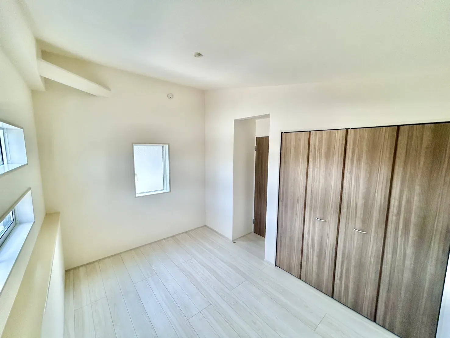 【洋室5.89帖】勾配天井で解放感がある空間に!