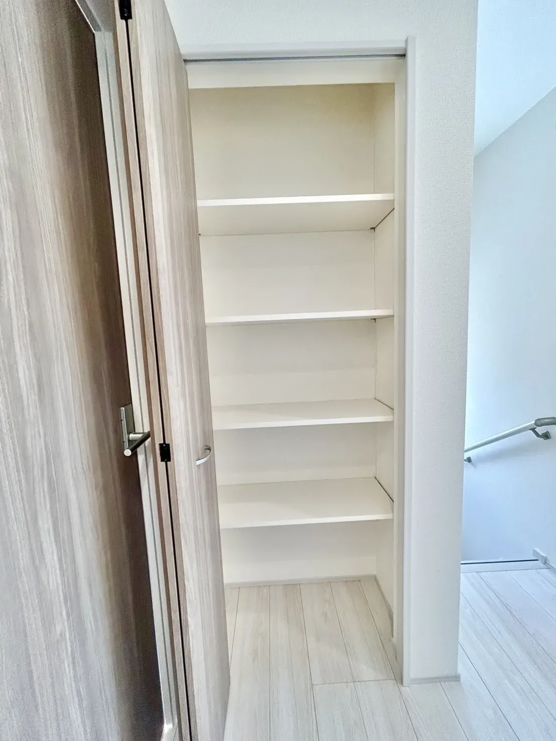 【2階廊下収納】