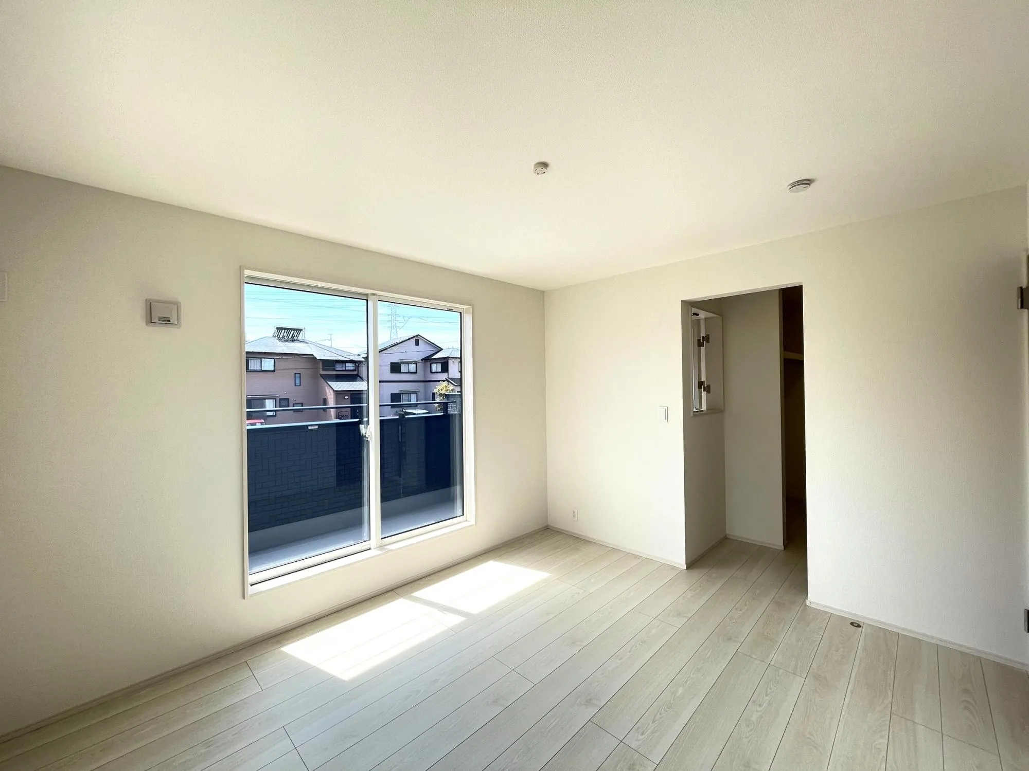 ウォークインクローゼット付きですっきり片付く主寝室