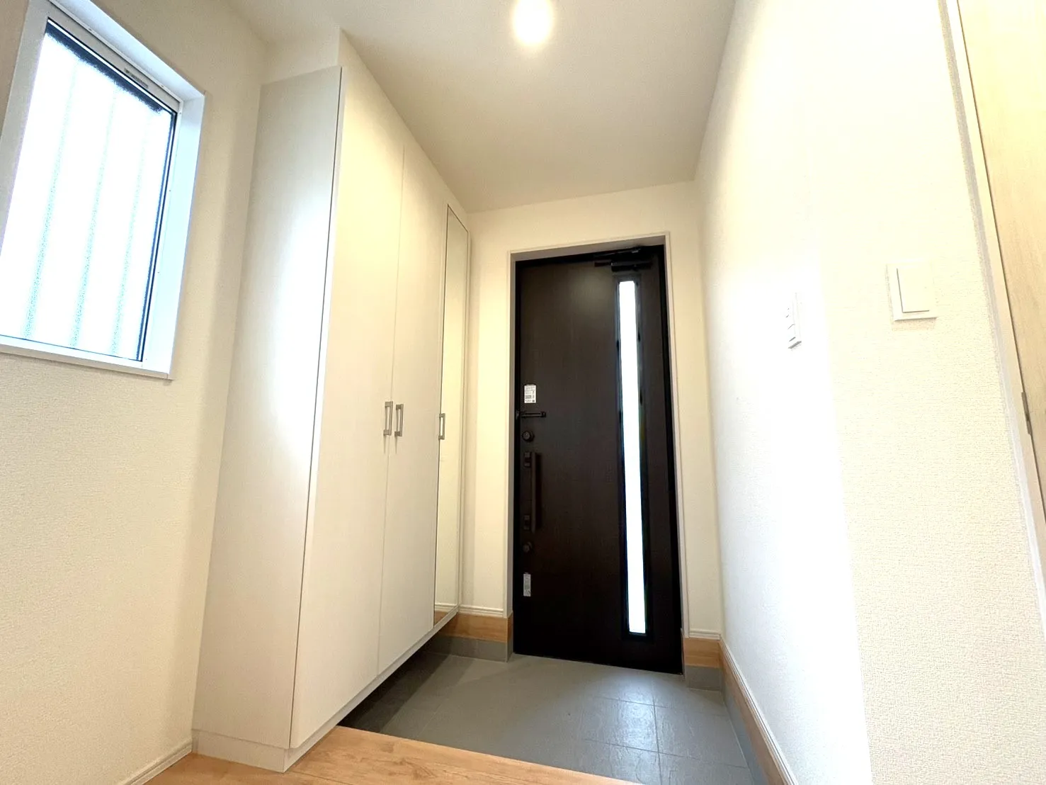 玄関　①号棟　2025年11月撮影