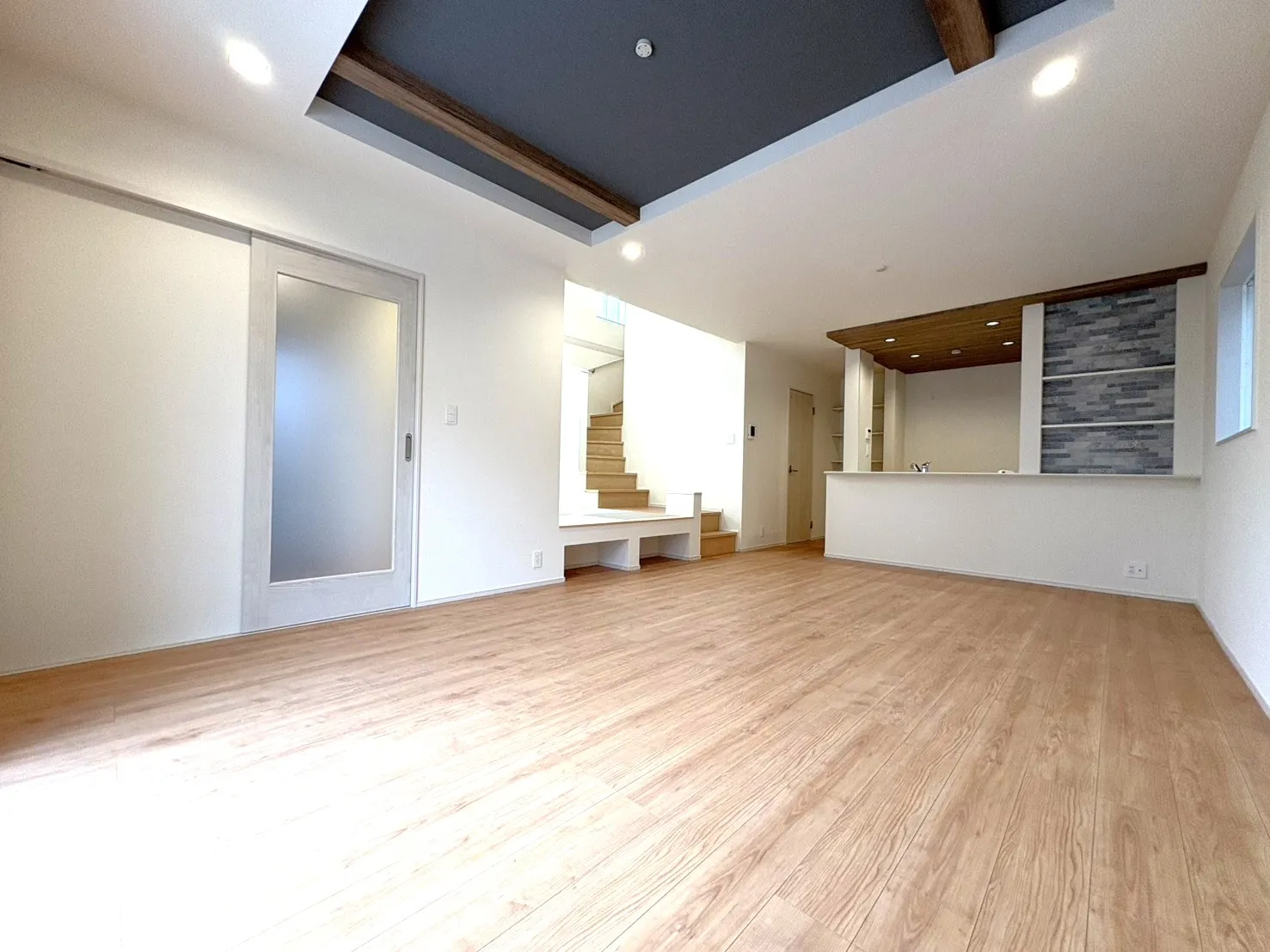 リビング　①号棟　2025年11月撮影