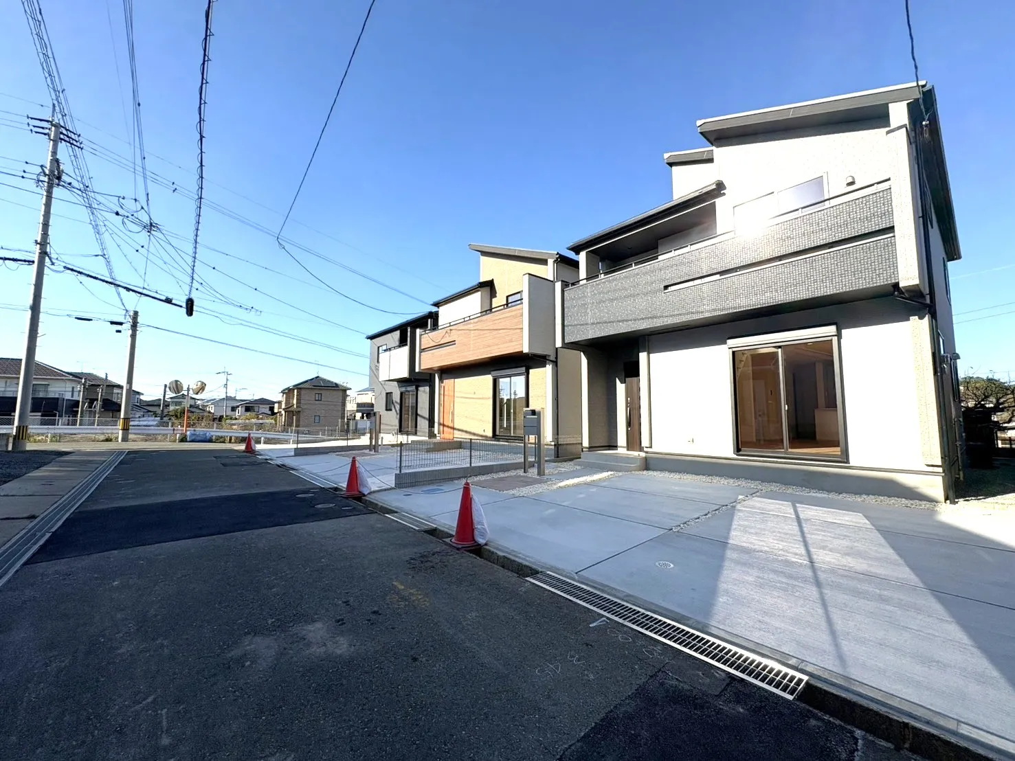 外観　手前:③号棟　中央:②号棟　奥:①号棟　2025年11月撮影