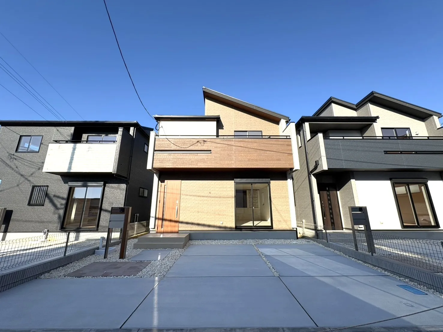 外観　左:①号棟　中央:②号棟　右:③号棟　2025年11月撮影