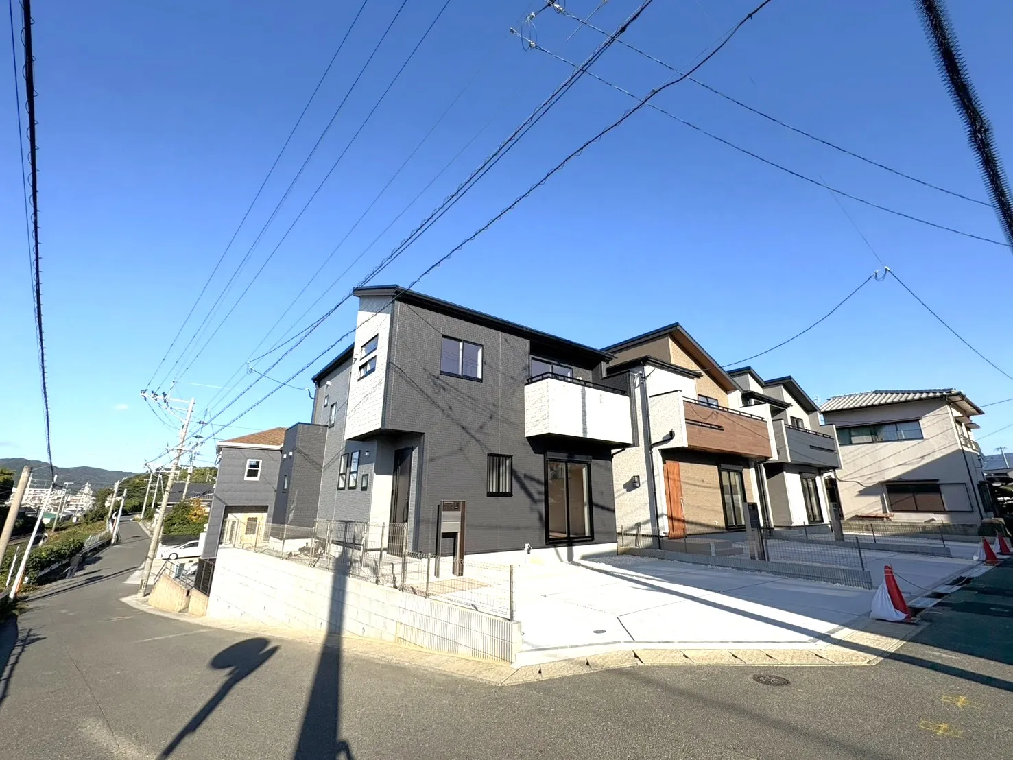 外観　手前:①号棟　中央:②号棟　奥:③号棟　2025年11月撮影