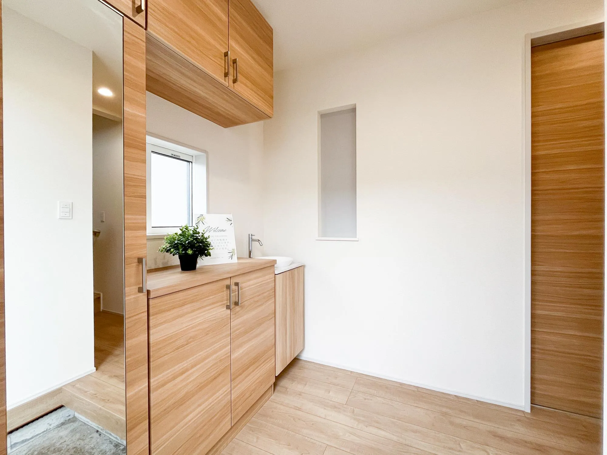 【1号棟 1階 玄関】