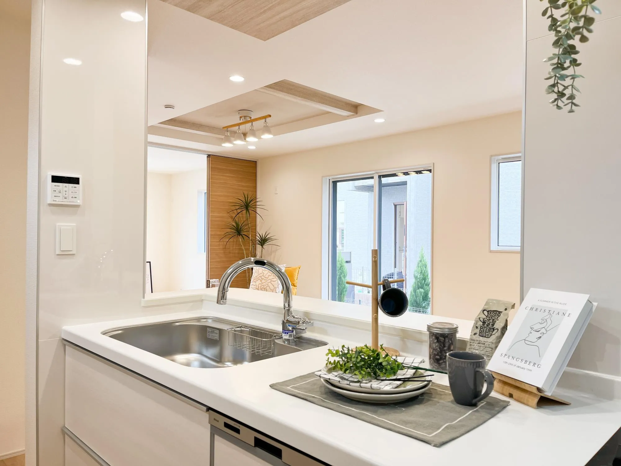 【1号棟 1階 キッチン】