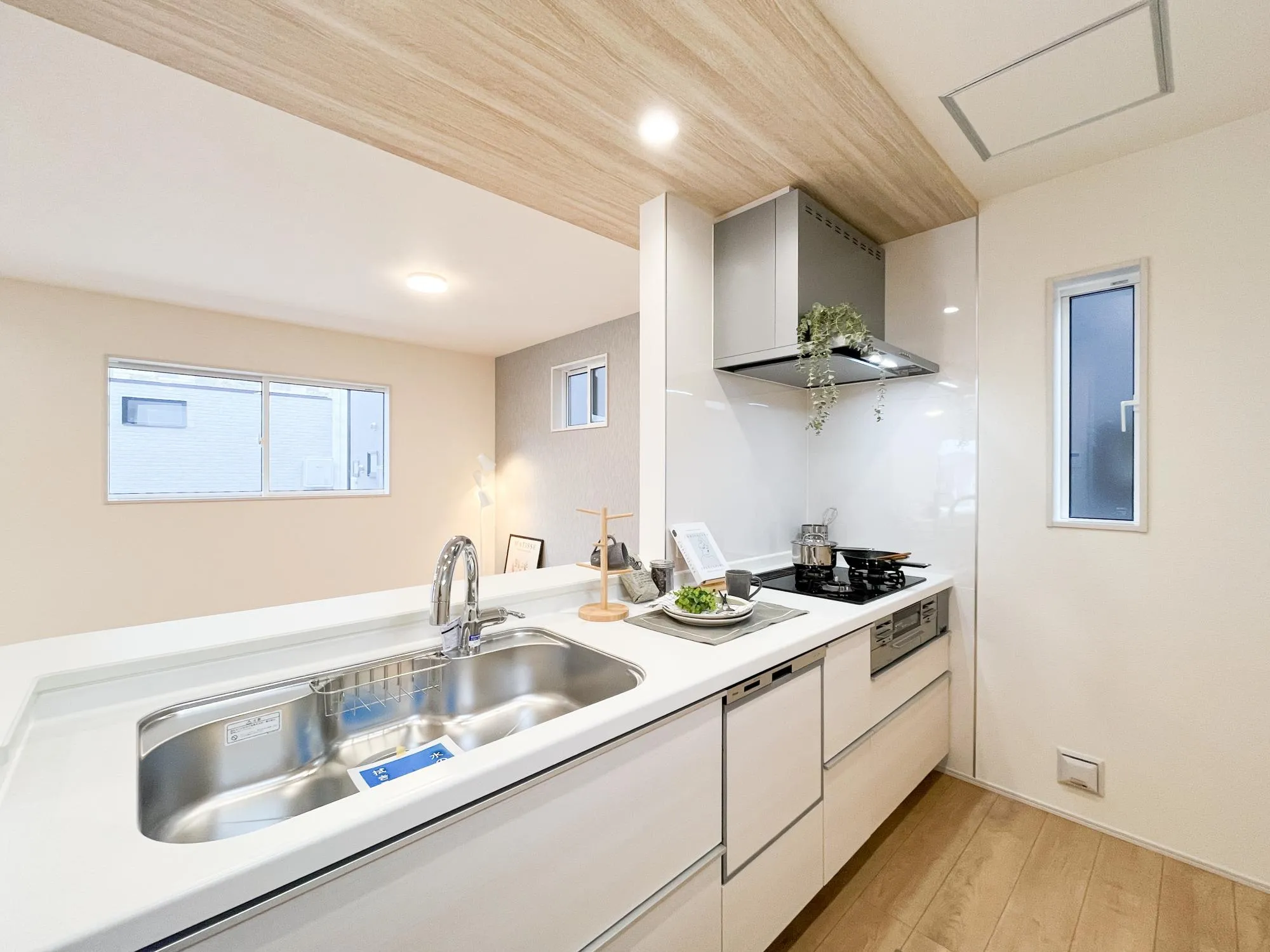 【1号棟 1階 キッチン】