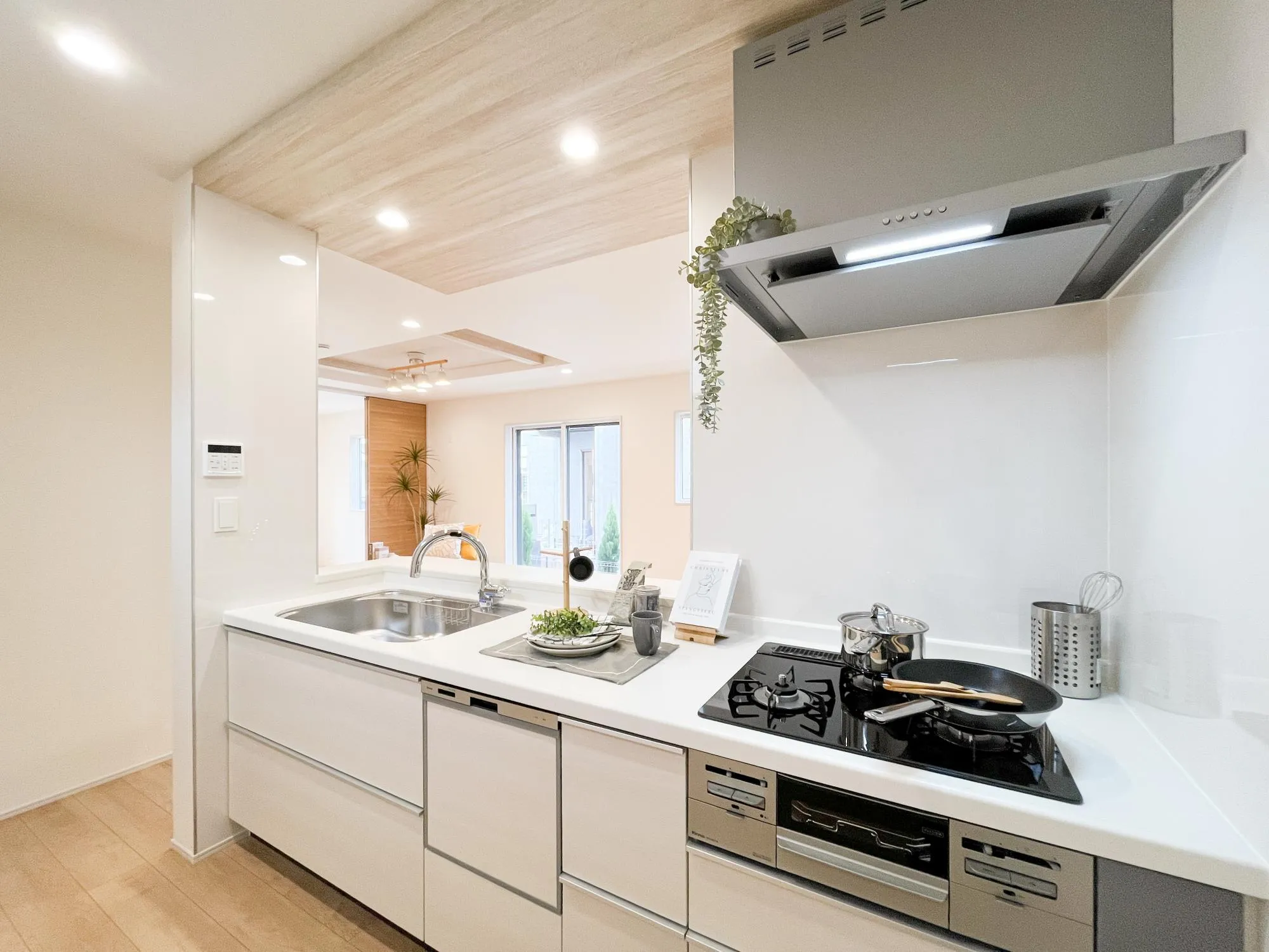 【1号棟 1階 キッチン】