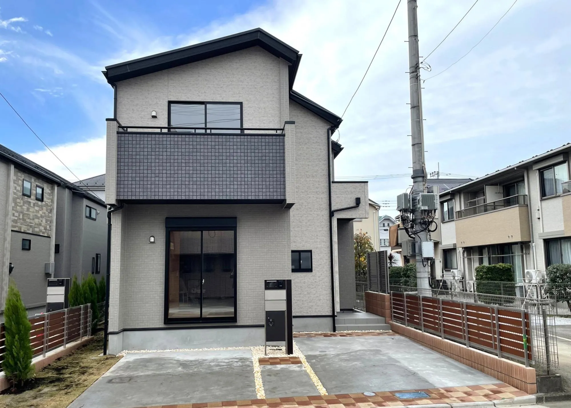 【1号棟 外観】