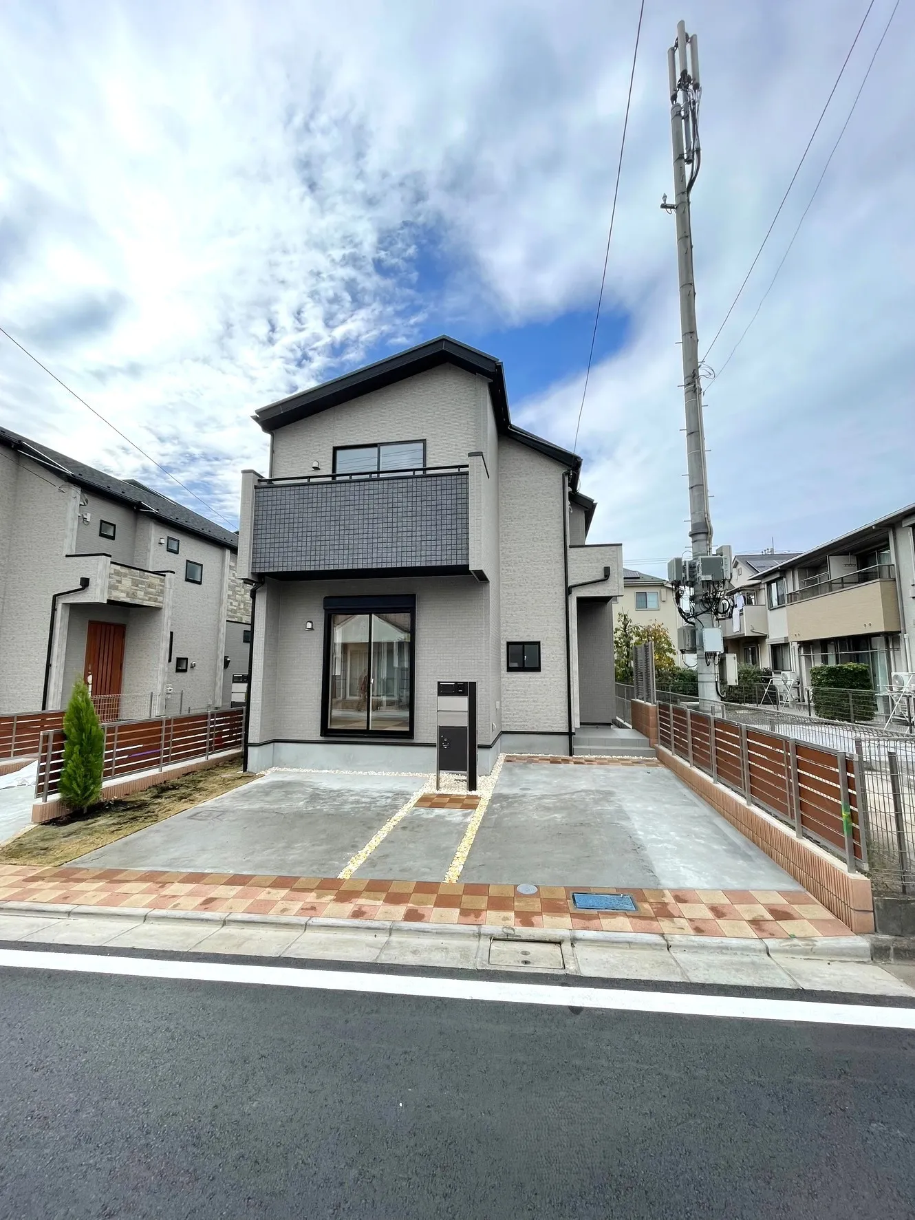 【1号棟 外観】