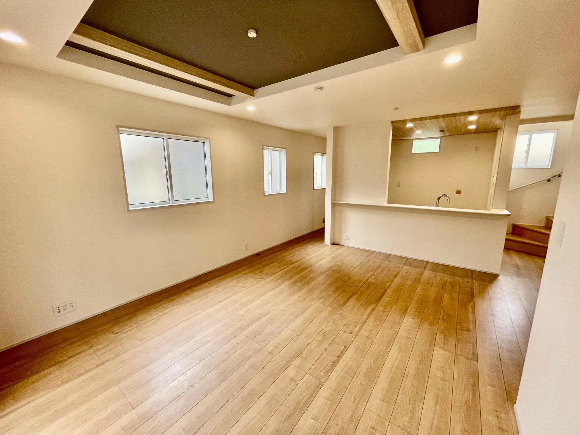 【2号棟 1階 LDK(18.12帖)】