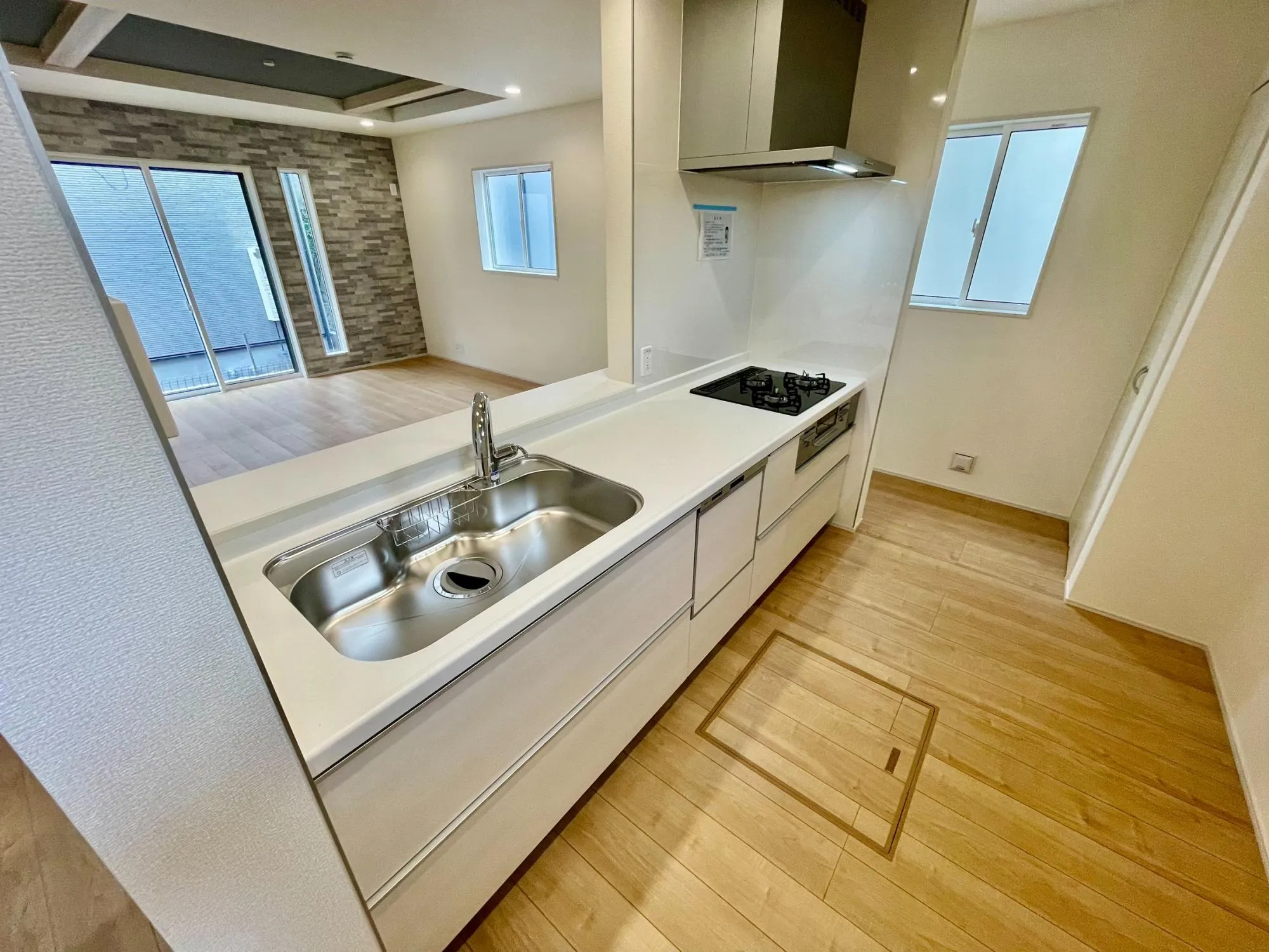 【2号棟 1階 キッチン】