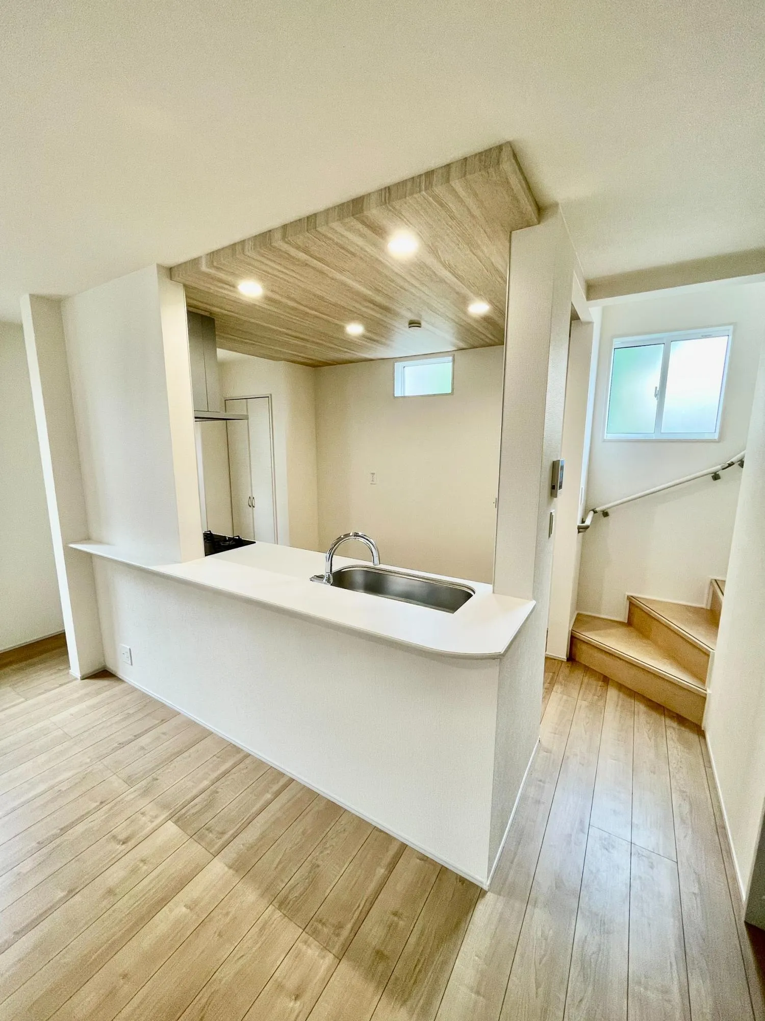 【2号棟 1階 キッチン】