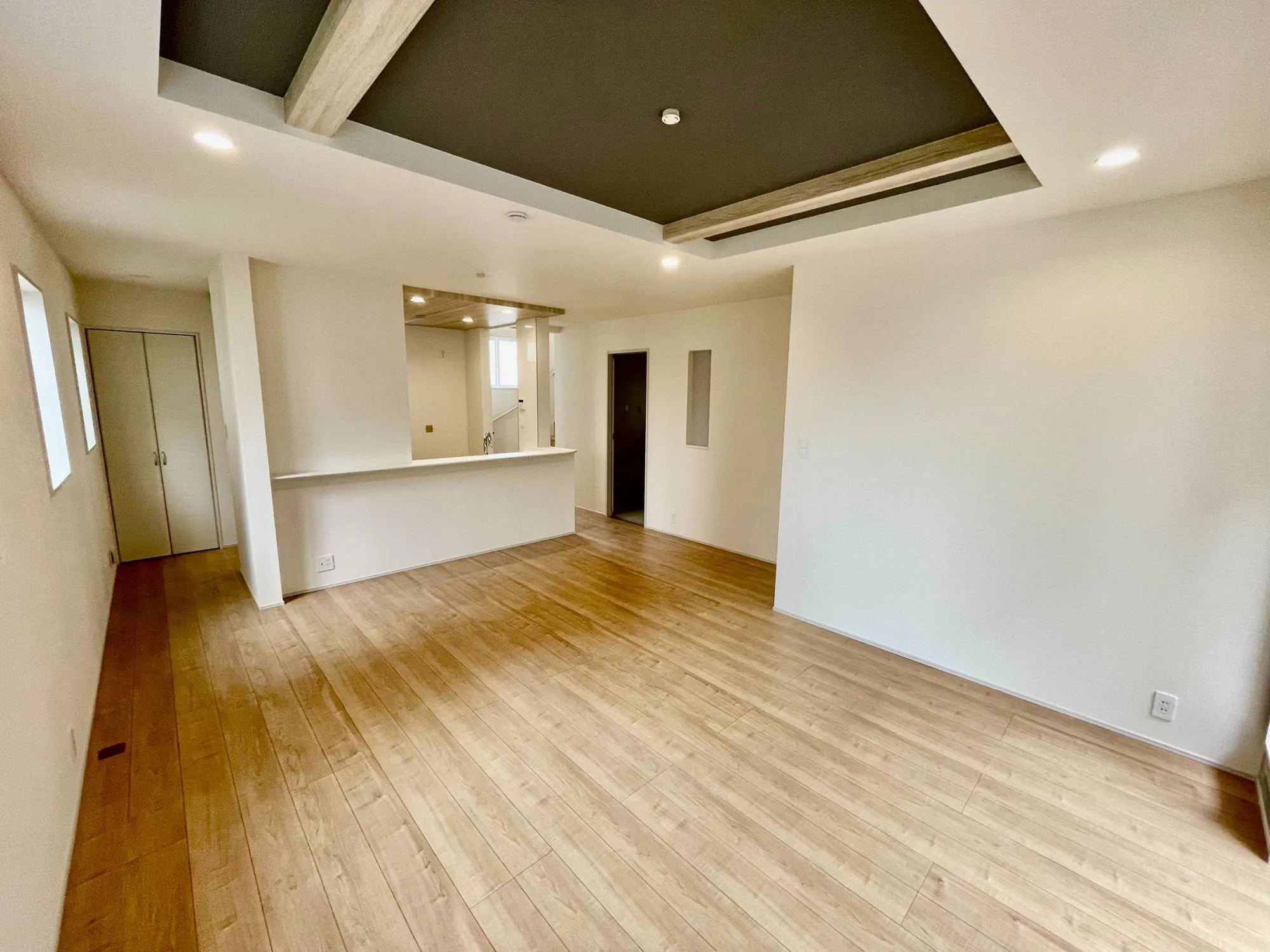 【2号棟 1階 LDK(18.12帖)】