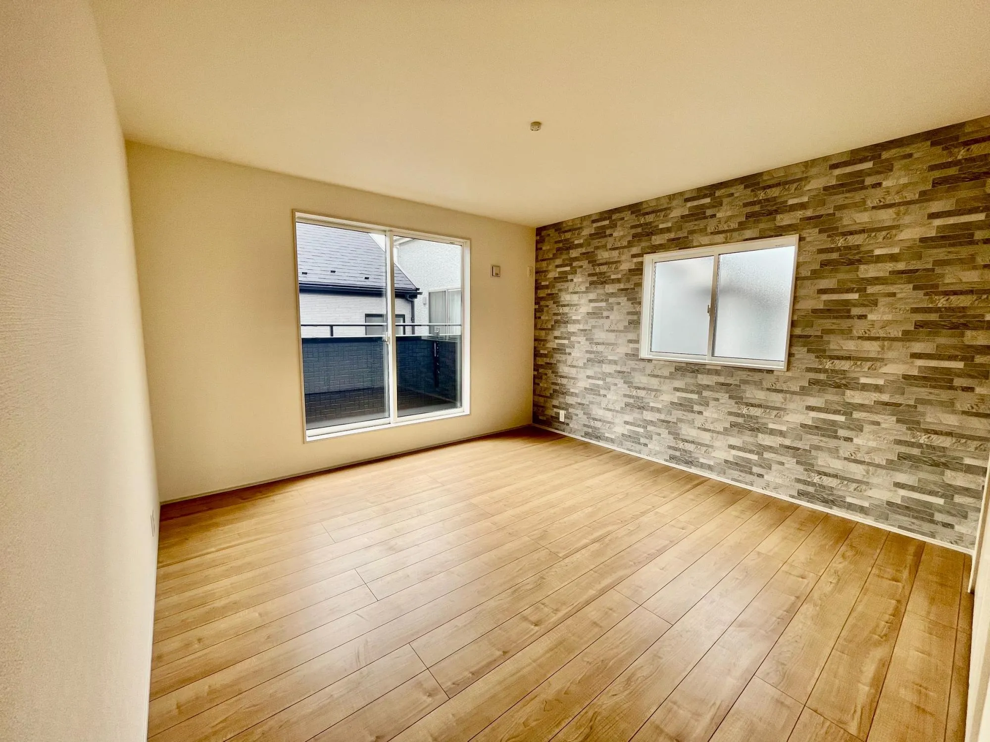 【2号棟 2階 洋室(8.0帖)】