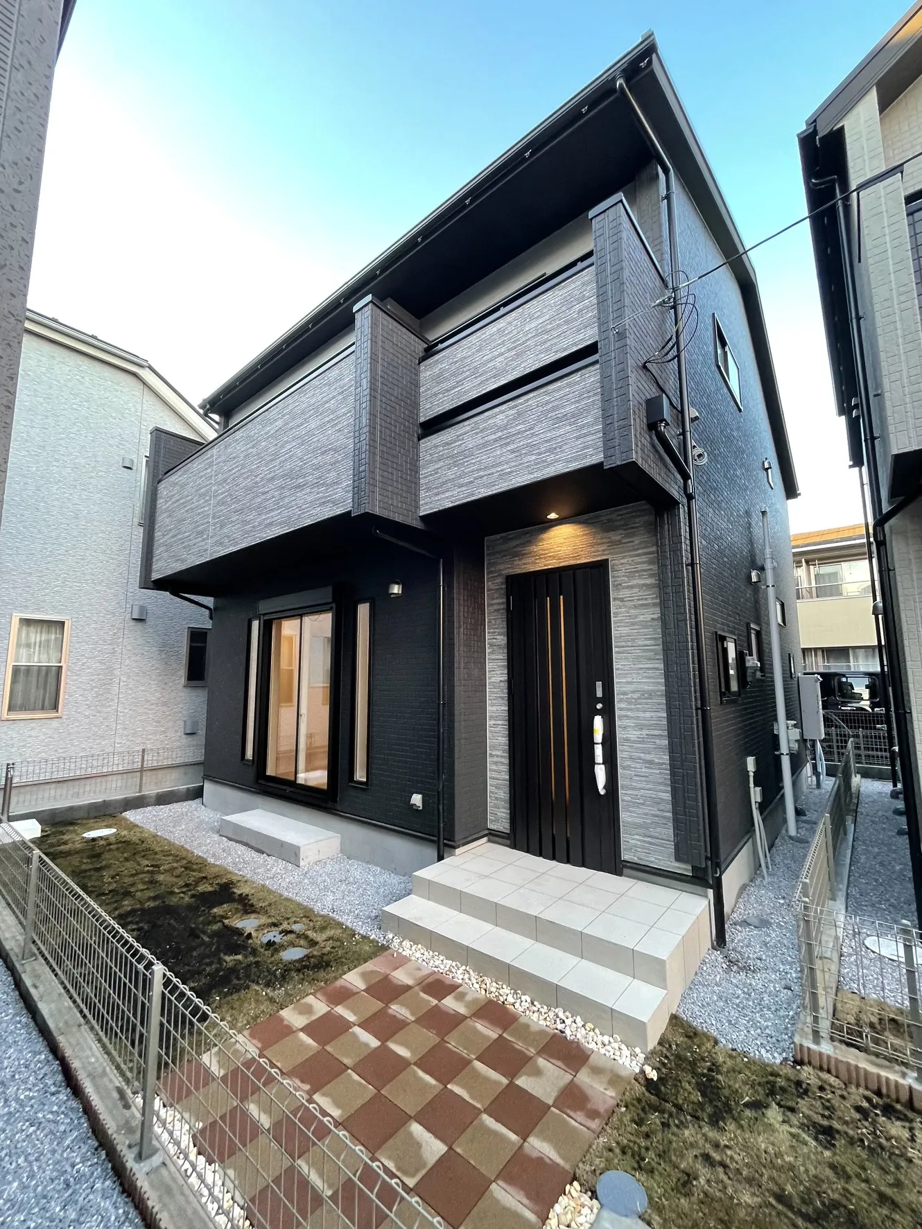 【2号棟 外観】