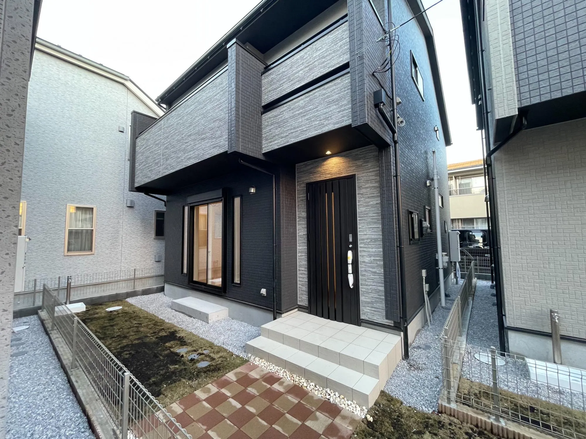 【2号棟 外観】