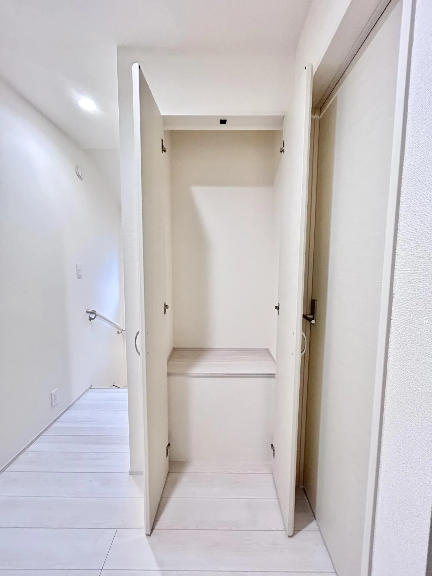 【2階廊下収納】