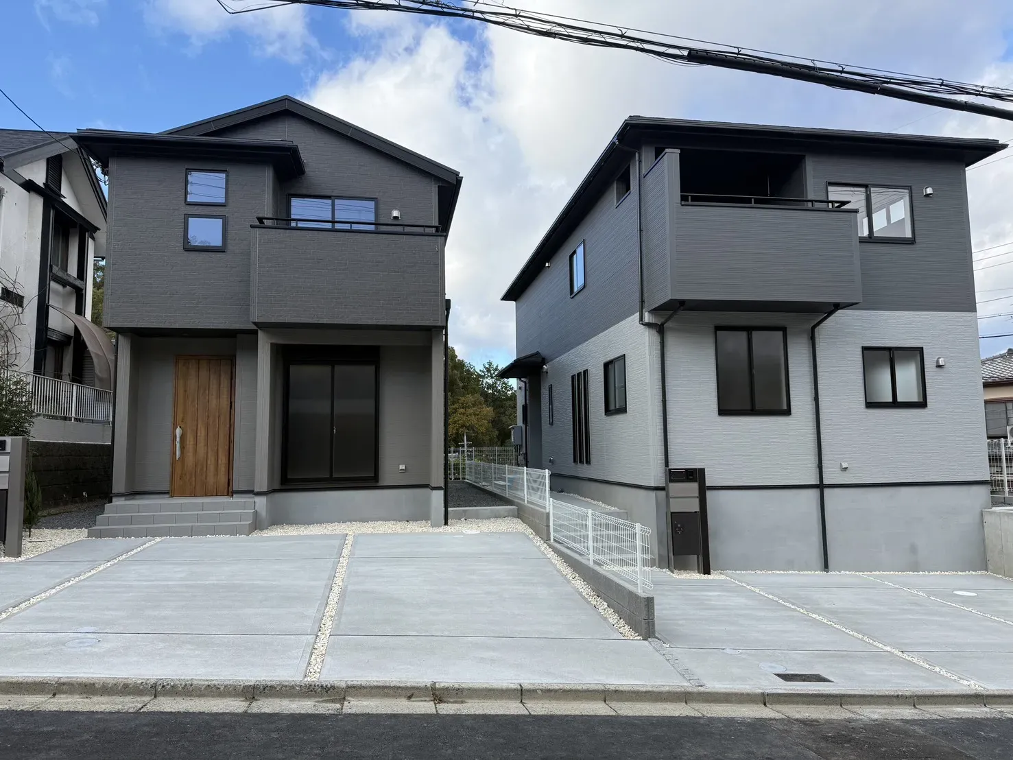 【外観写真】
左から①②号棟