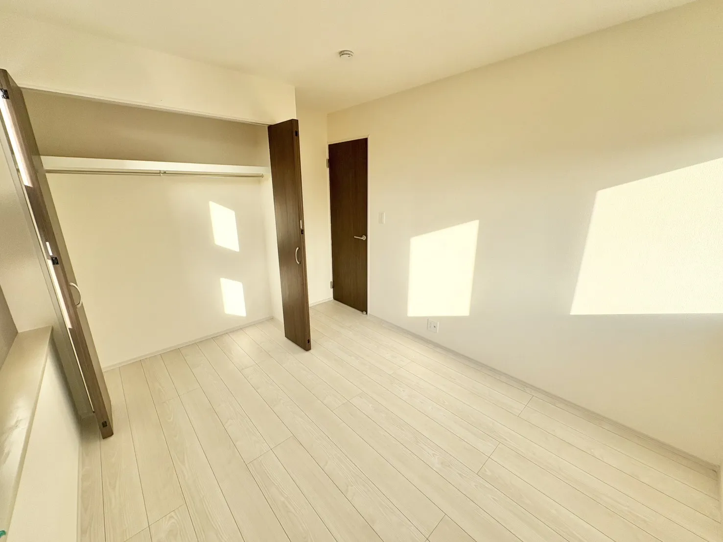 ☆1号棟　5.5畳洋室☆