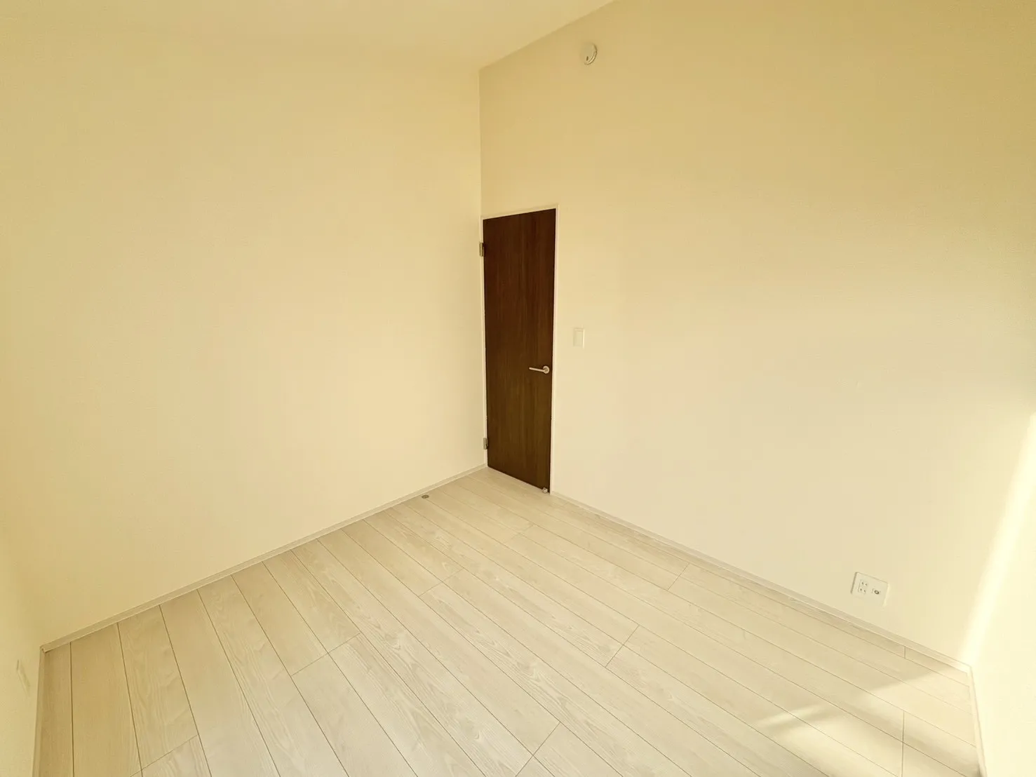 ☆1号棟　5.01畳洋室☆