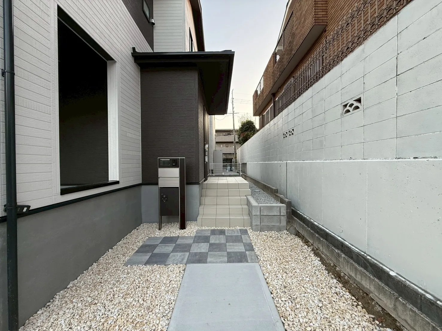 【玄関周り | 1号棟】