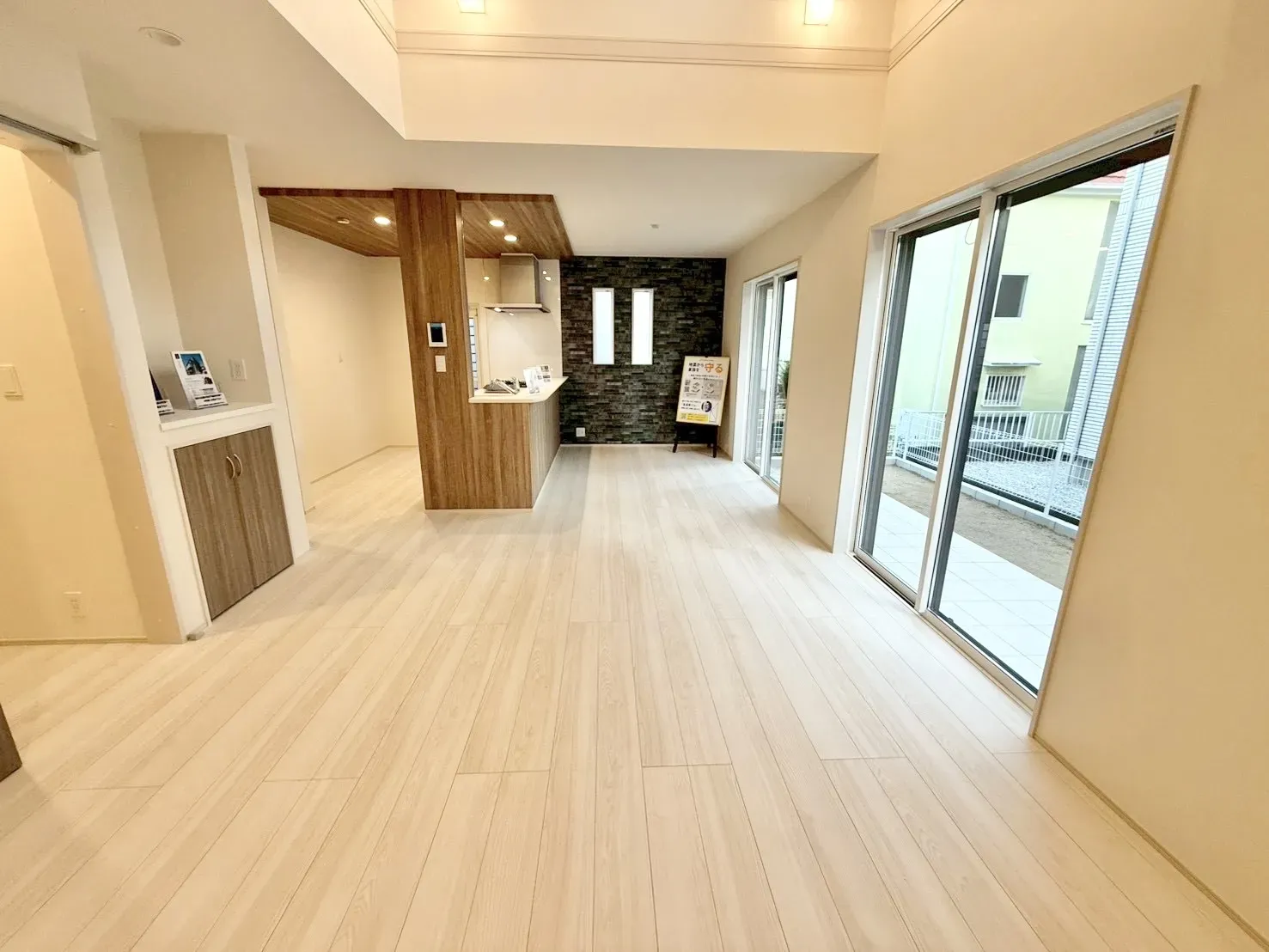 【リビング18.25帖 | 1号棟】