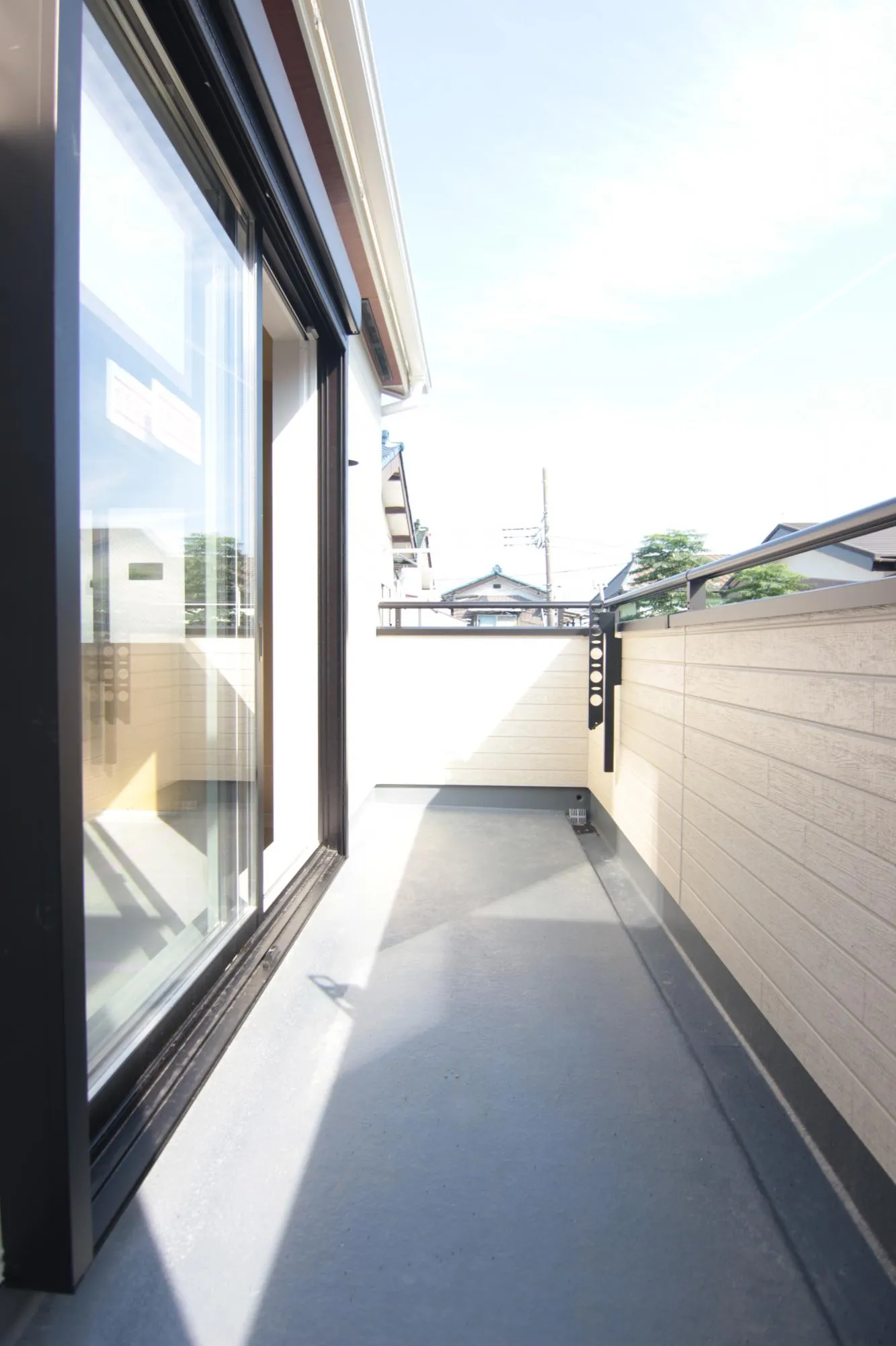 幅1.3mのワイドバルコニー　一度にお布団も沢山干せます♪