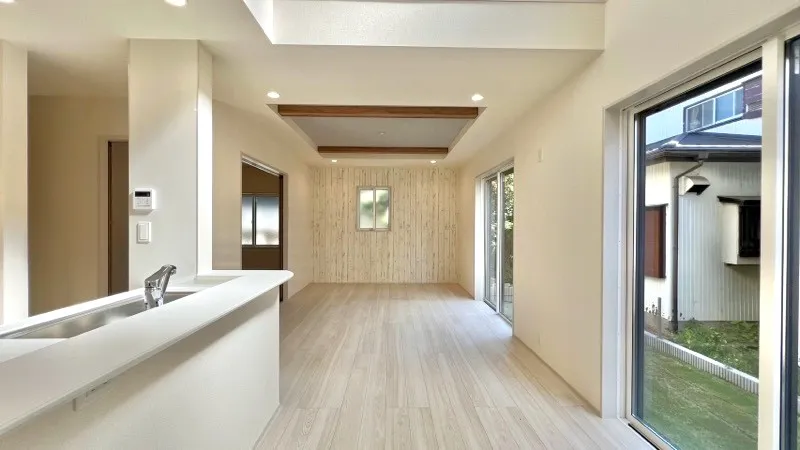 17畳のリビングダイニング!
ダイニング上部が吹き抜けており開放感があります。