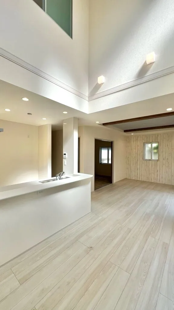 ダイニング上部吹抜仕様!採光で明るく開放的に!