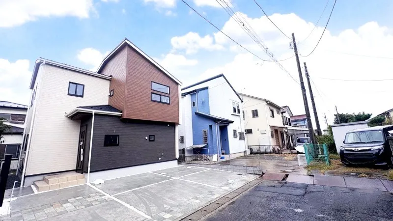 前目道路は通り抜けが出来なくなっておりますので駐車もゆっくりできます。