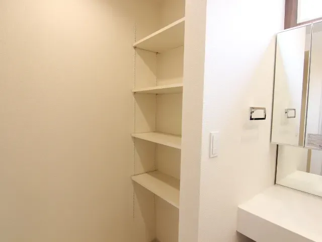 洗面所収納　可動棚4段　2号棟