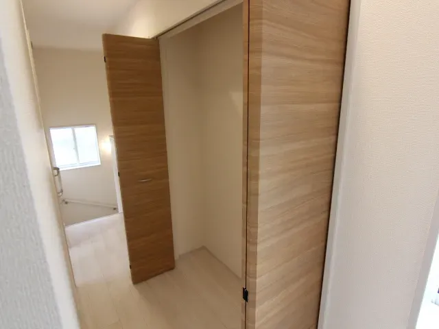 2階廊下収納　1号棟