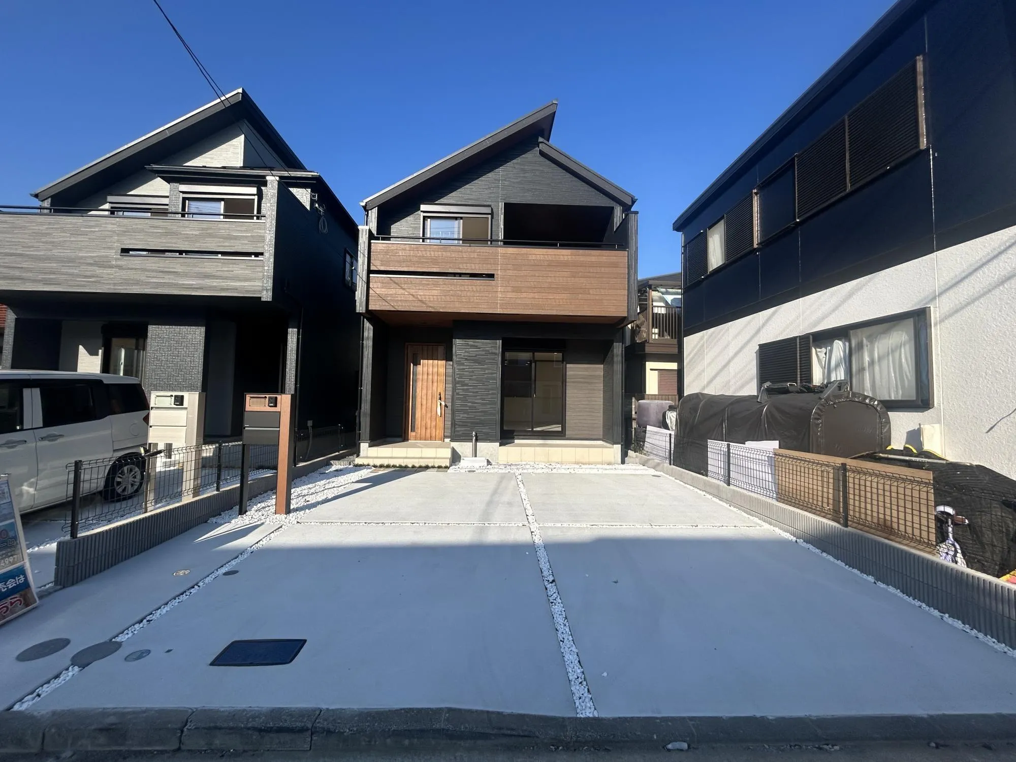 2025年9月中旬完成予定♪
1号棟
お気軽にお問い合わせください◎