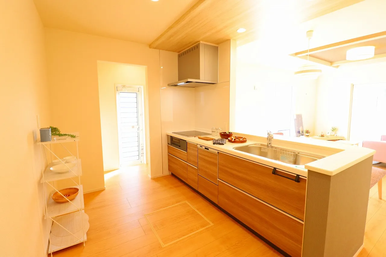 【1号棟キッチン+パントリー】