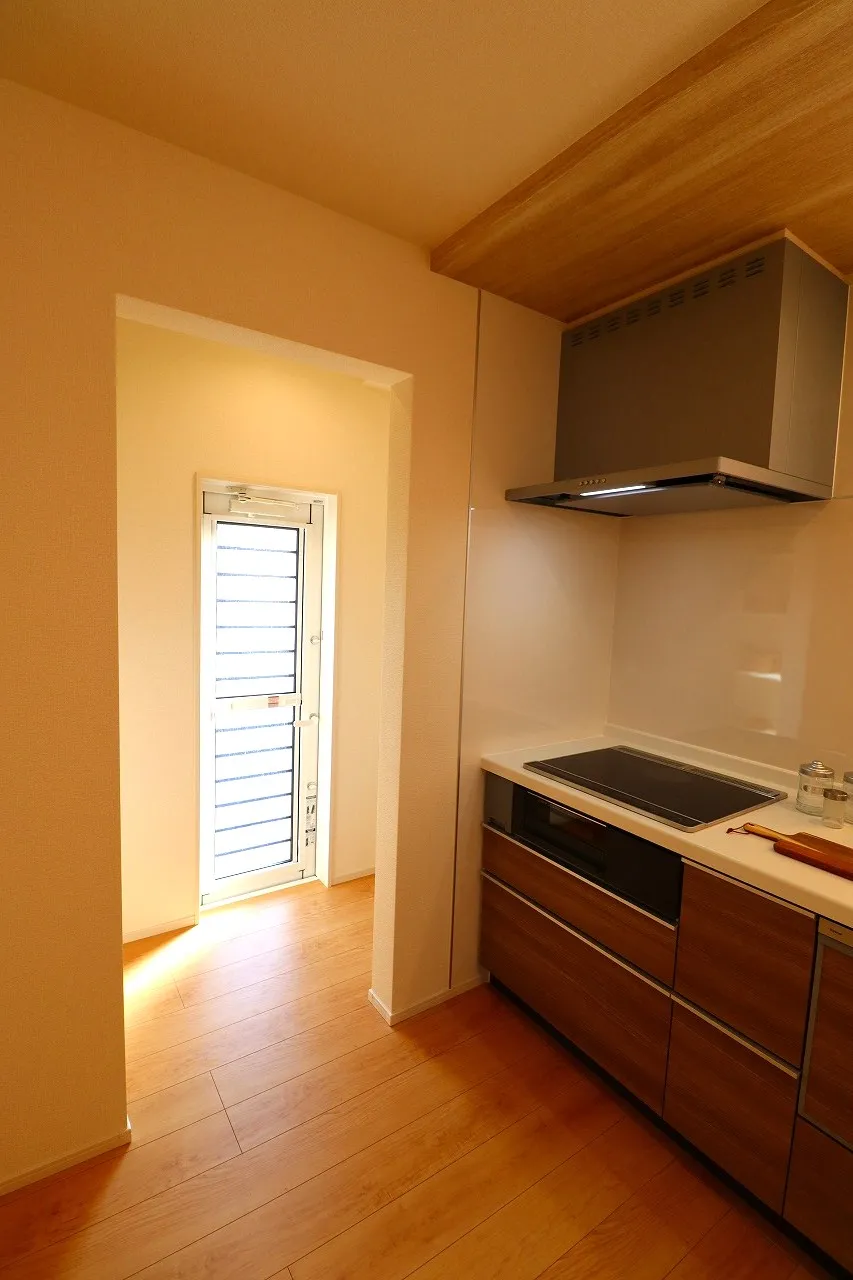 【1号棟勝手口】