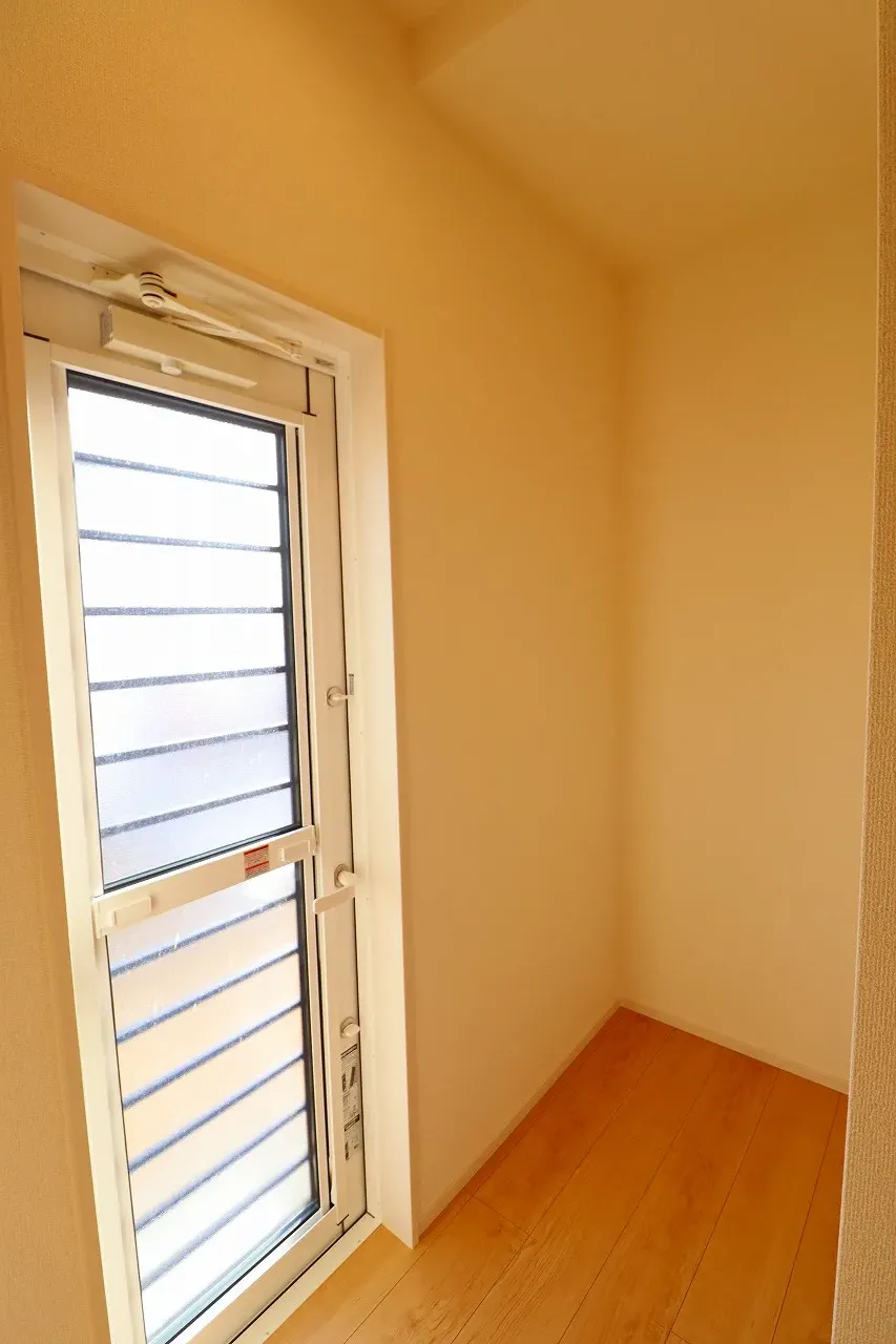 【1号棟勝手口】