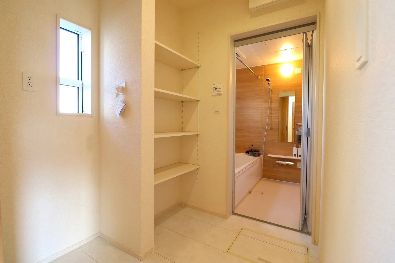 【1号棟ドレッシングルーム】