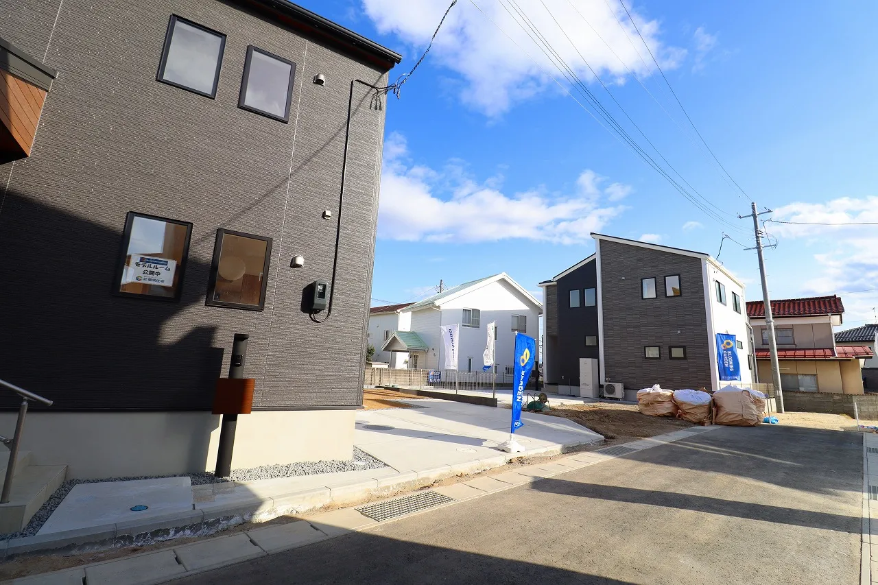 【1・2号棟外観】