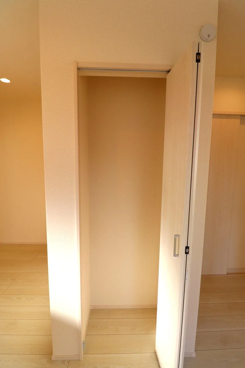 【2号棟リビング収納】