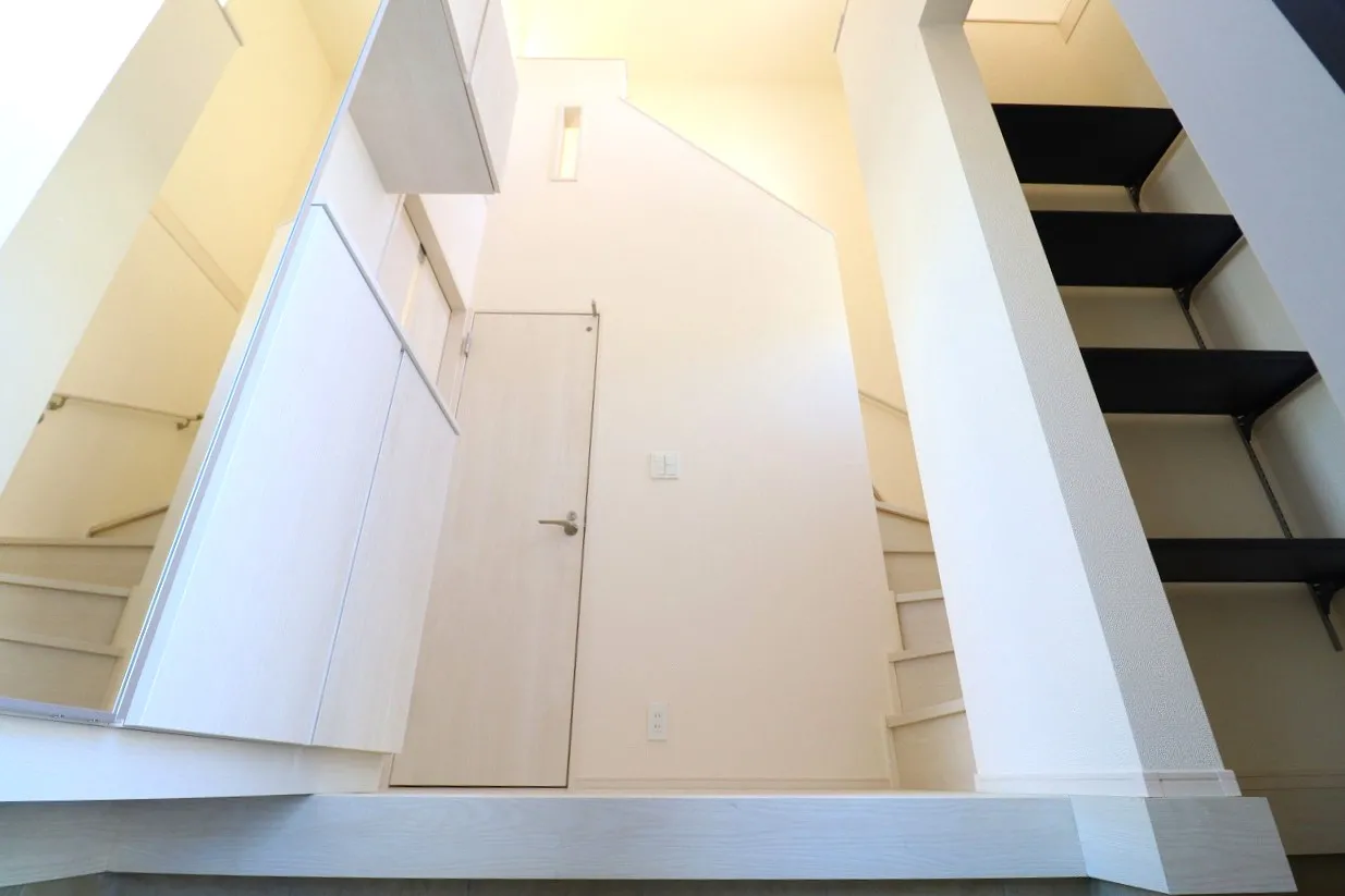 【2号棟玄関吹き抜け】