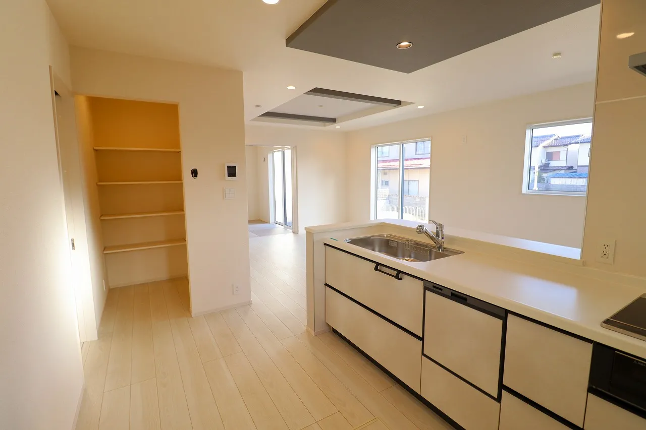 【4号棟キッチン】