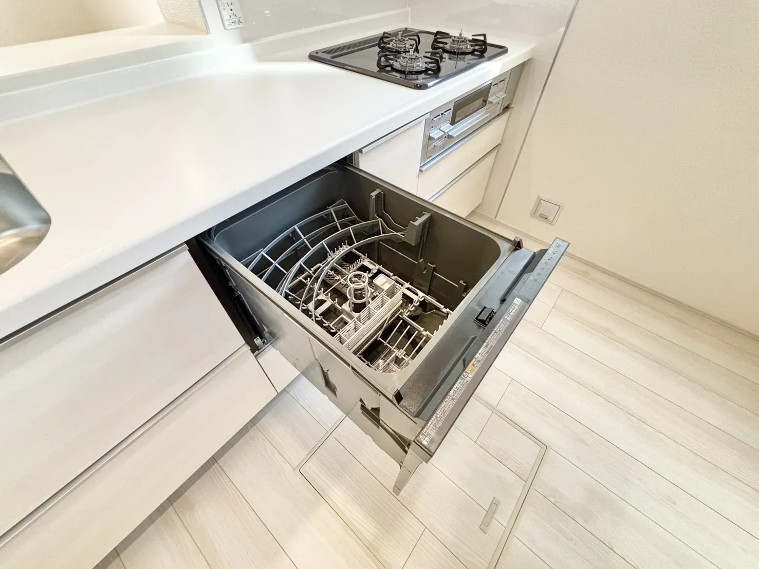 家事の負担を軽減する食器洗い乾燥機を標準装備!