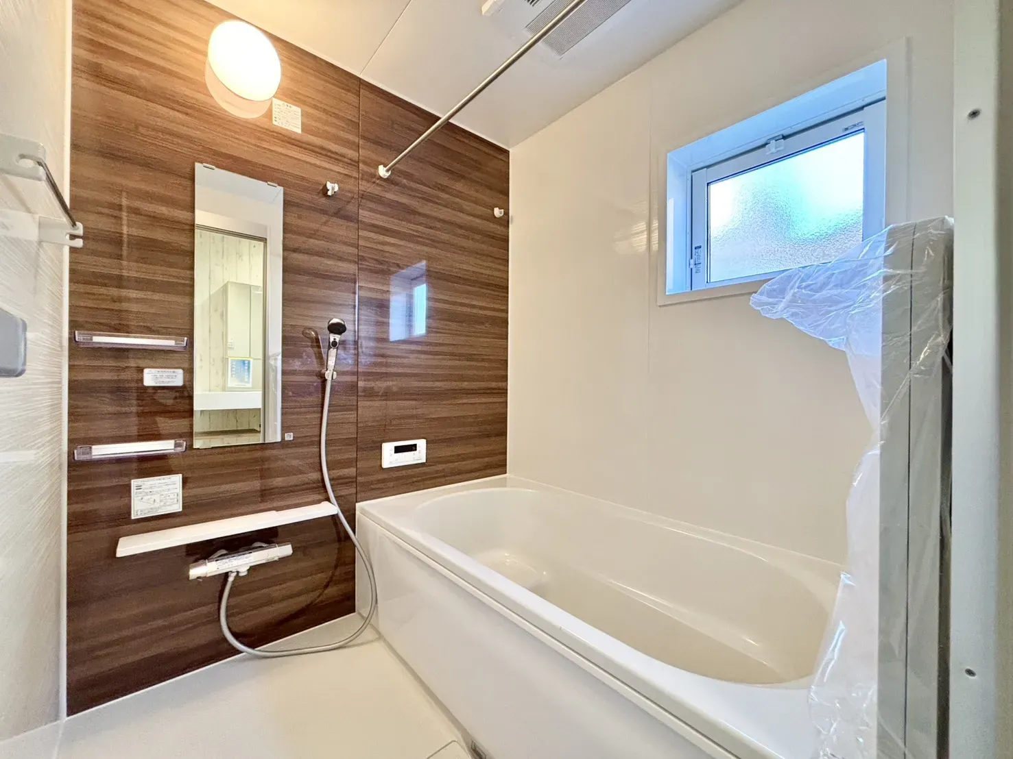 広さ約1坪のバスルーム。浴室乾燥機は標準装備です!