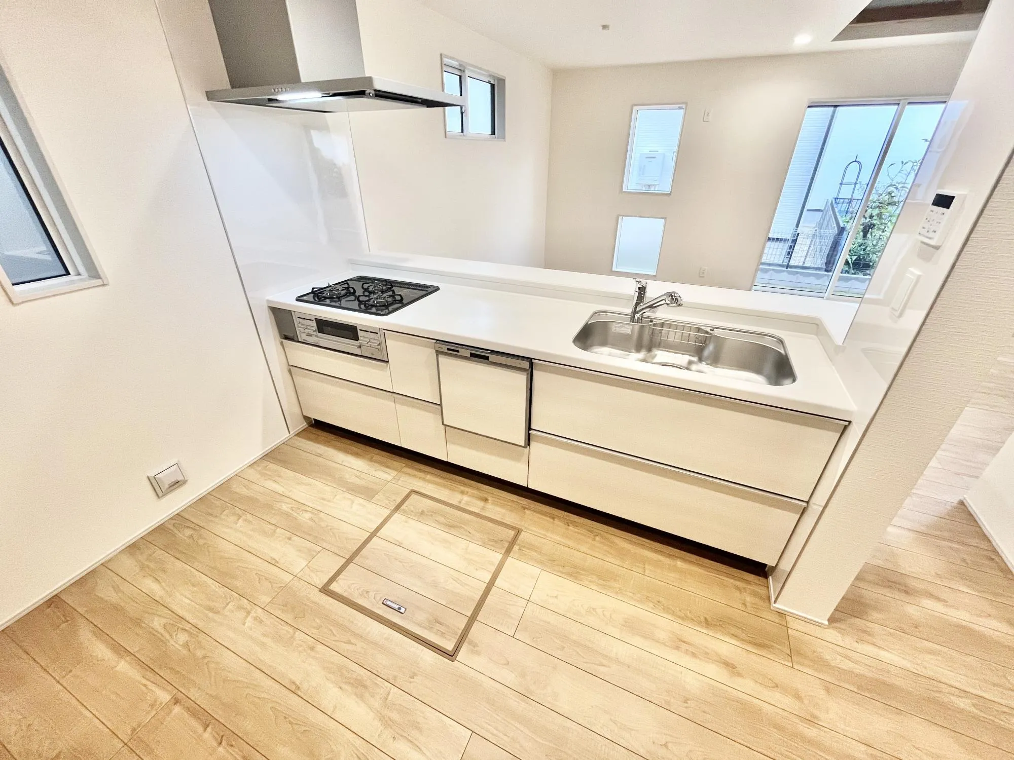 スペースのあるキッチンスペース。ちょっとしたスペースも見逃さない床下収納【1号棟】