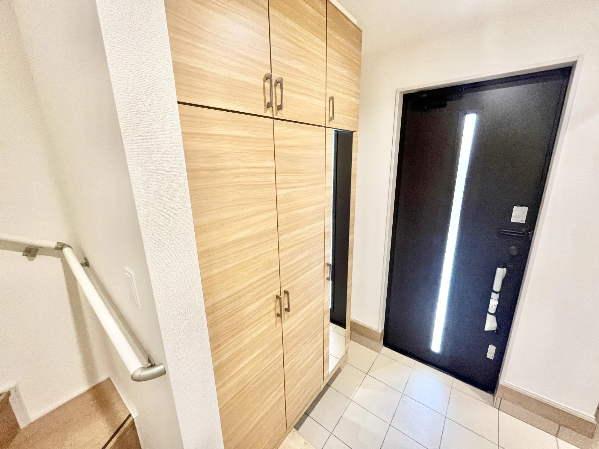 ミラー付き玄関収納で身だしなみをチェック【1号棟】