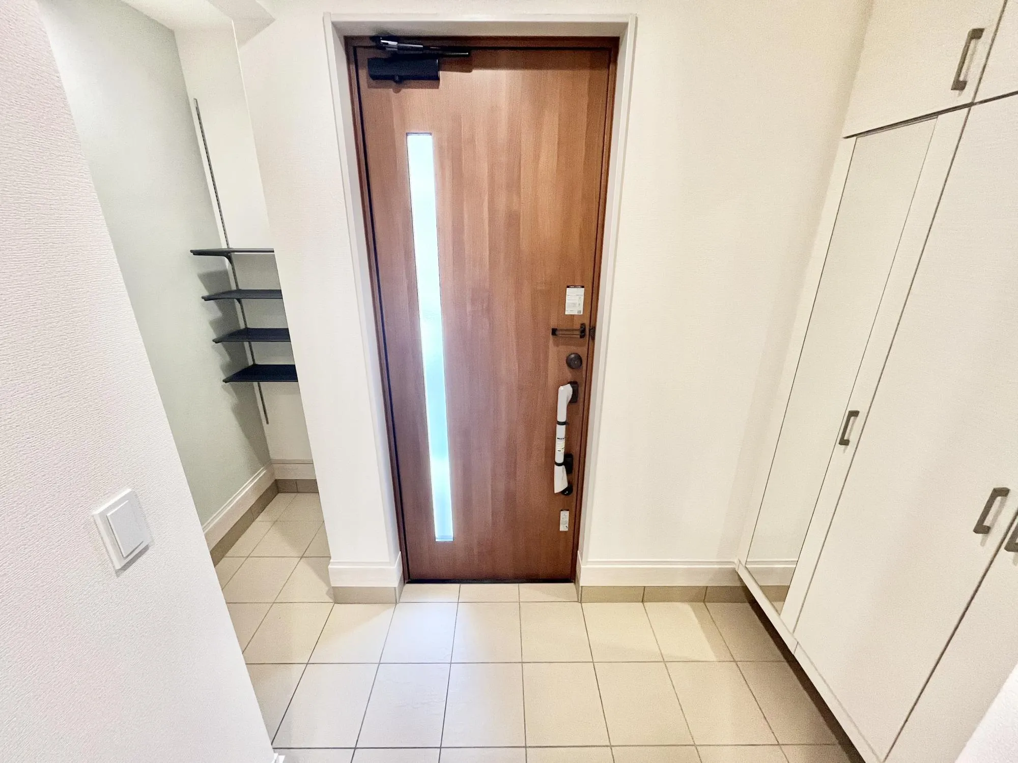 綺麗が保てるミラー付き大型玄関収納+SICで毎日が整います【2号棟】