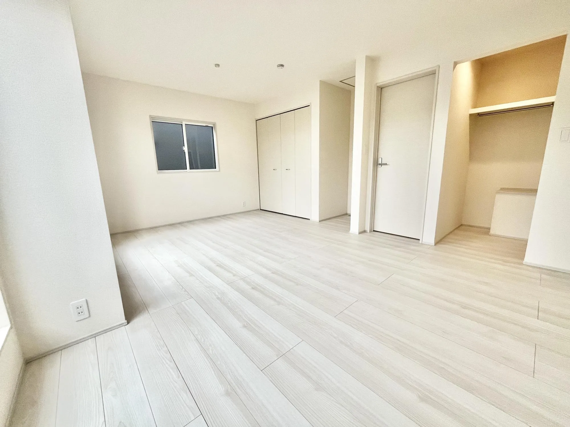 間仕切り壁を想定して1クローゼット、1WICを配置。2部屋に対応しています(間仕切壁工事は有償となります)5.25帖+5.0帖フレキシブルルーム【2号棟】