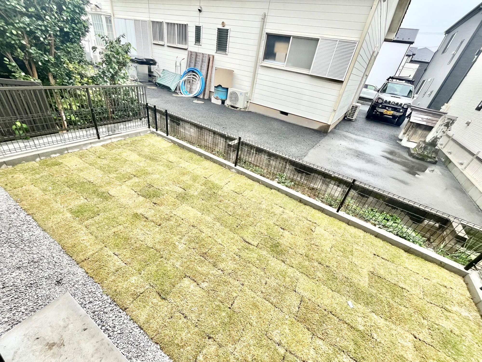 お子様が楽しめる遊び場に。夏は子供プールなどで思いっきり水遊びを楽しんでください!【2号棟】